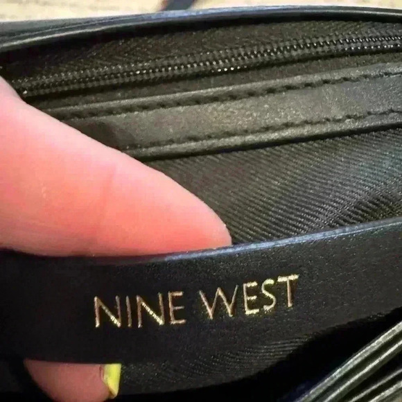 Nine West shoulder purse - Picture 5 of 11